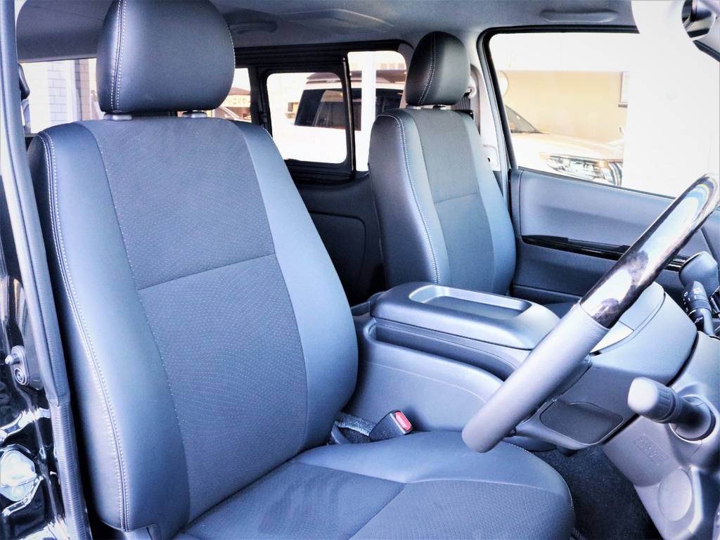 運転席シート、専用ハーフレザーシート！！
