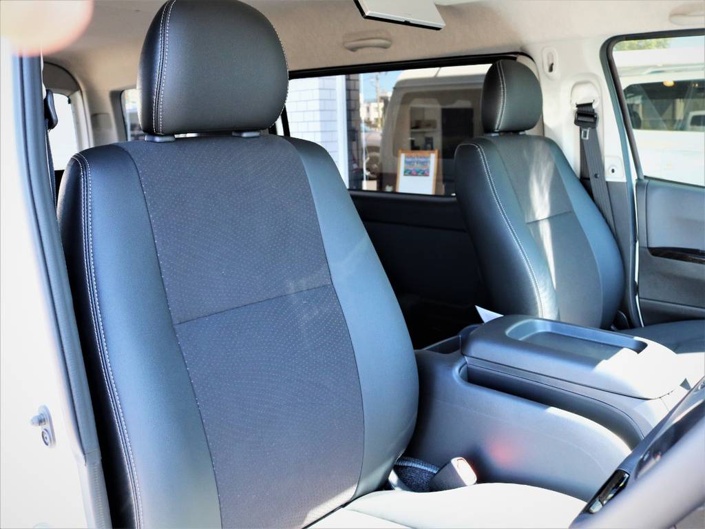 運転席シート、専用ハーフレザーシート！