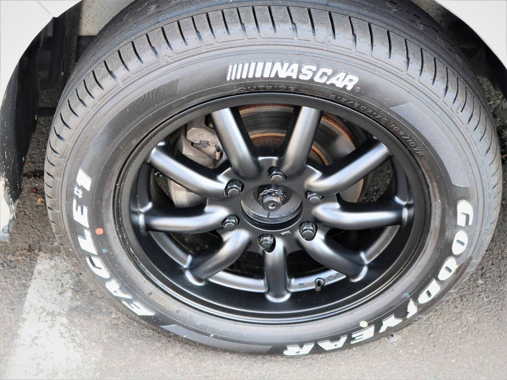 ファブレスＭＣ－９　１７インチアルミホイール、ナスカータイヤ！