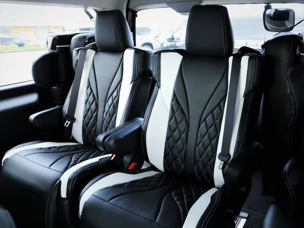 ３列目、シートカバーも高級感が御座います！