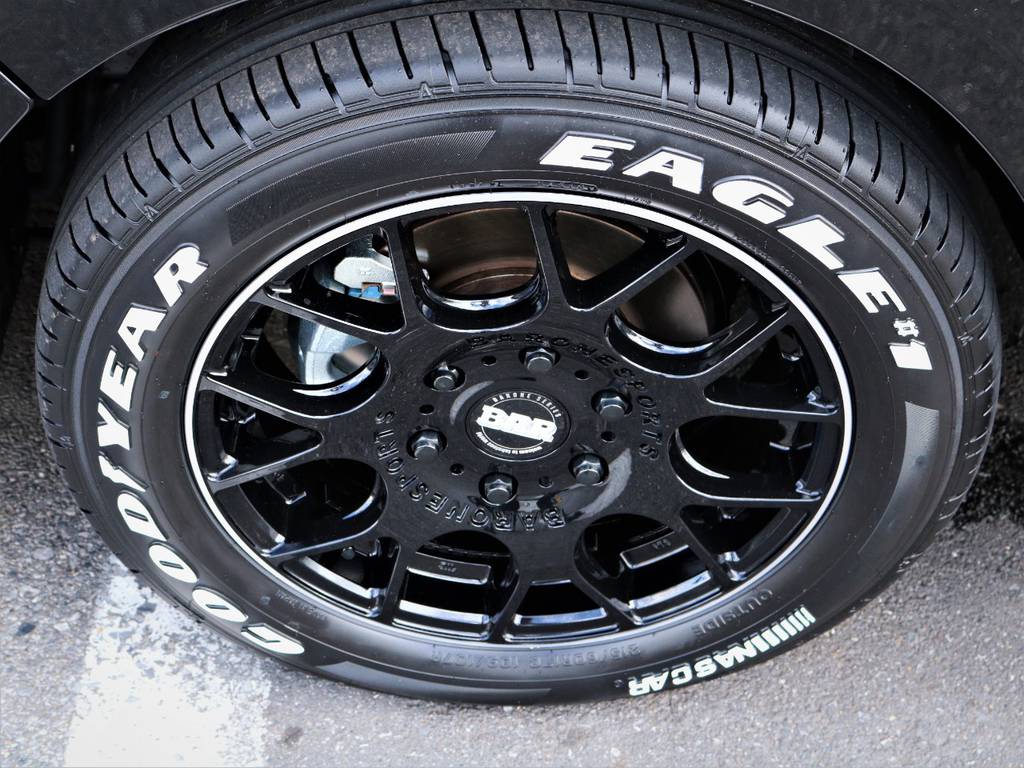 ファブレスＢＡＲＯＮＥ　ＭＣ－７　１７インチアルミホイール、ナスカータイヤ！