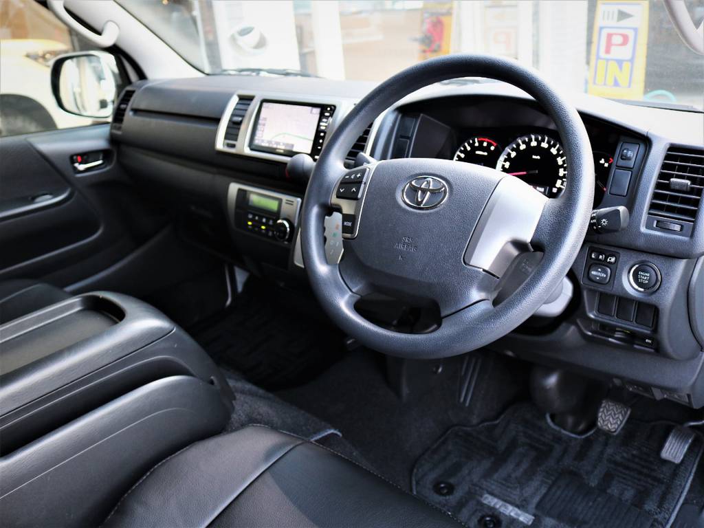 運転席周り、綺麗な状態を保っております！