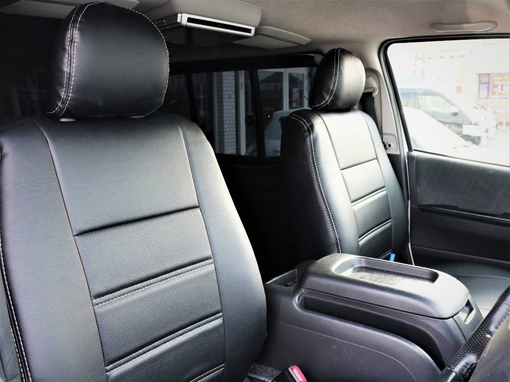 運転席シート、黒革調シートカバー！