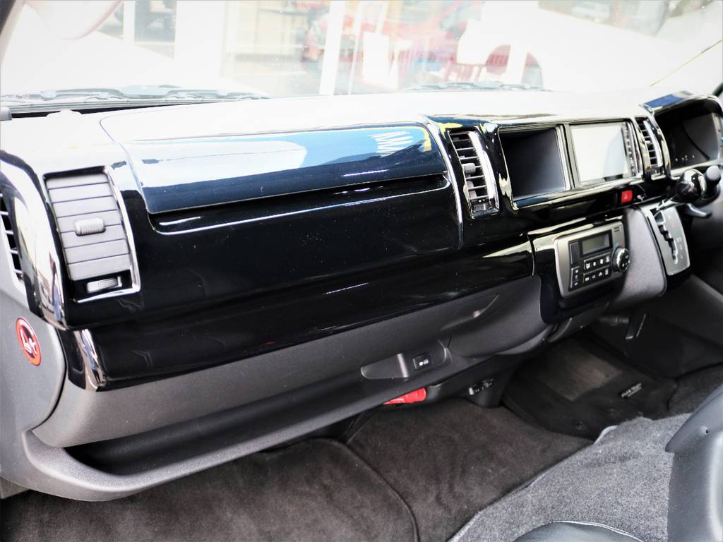 ピアノブラックパネル、ＡＣ１００Ｖ、助手席エアバック！