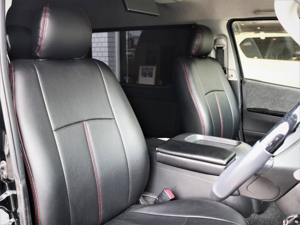 運転席シート、黒革調シートカバー付き！