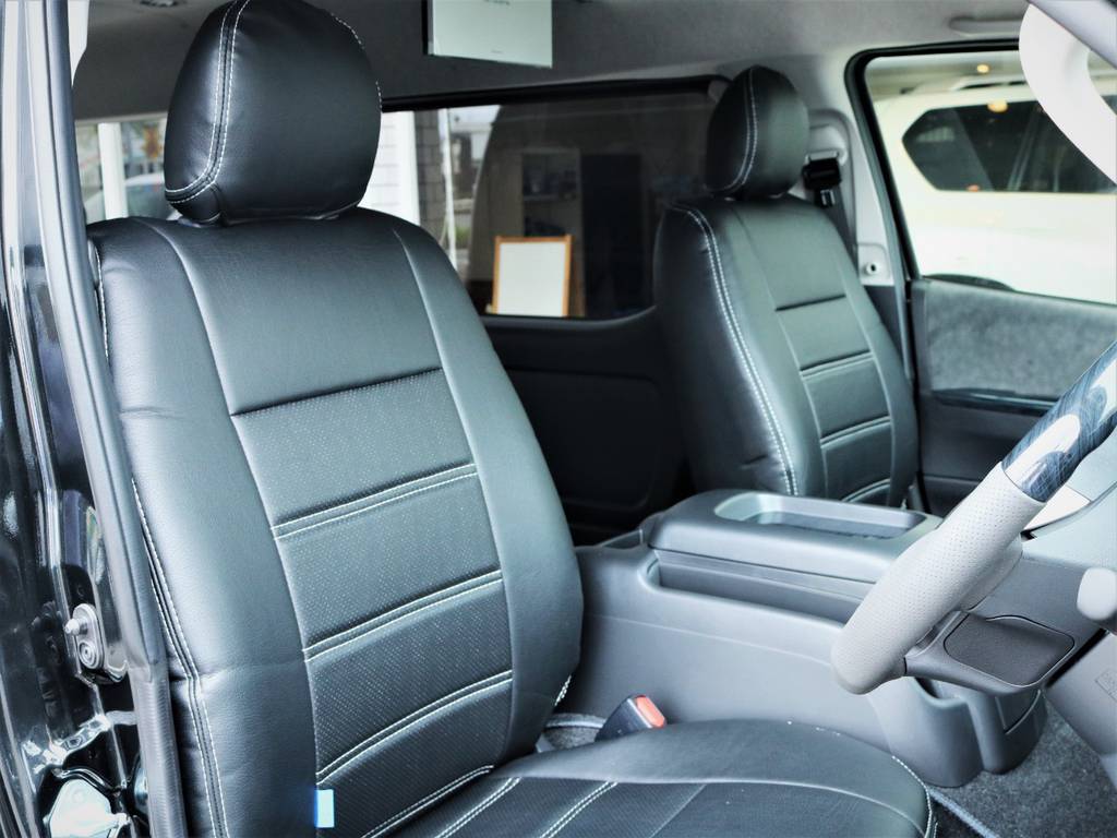 運転席シート、シートカバー付き！