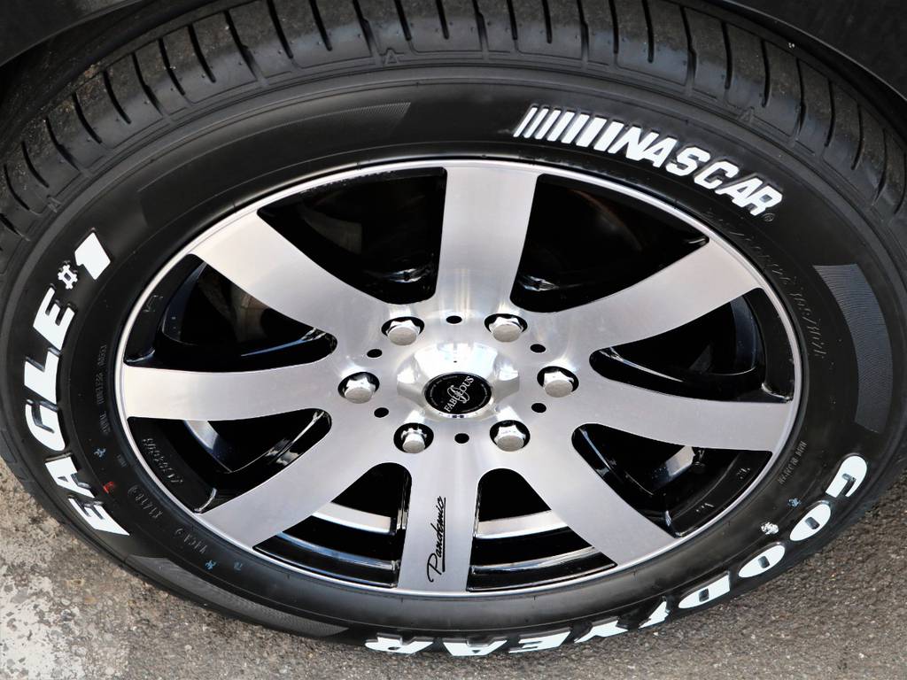 新品ファブレスＬＷ－８　１７インチアルミホイール、ナスカータイヤ！