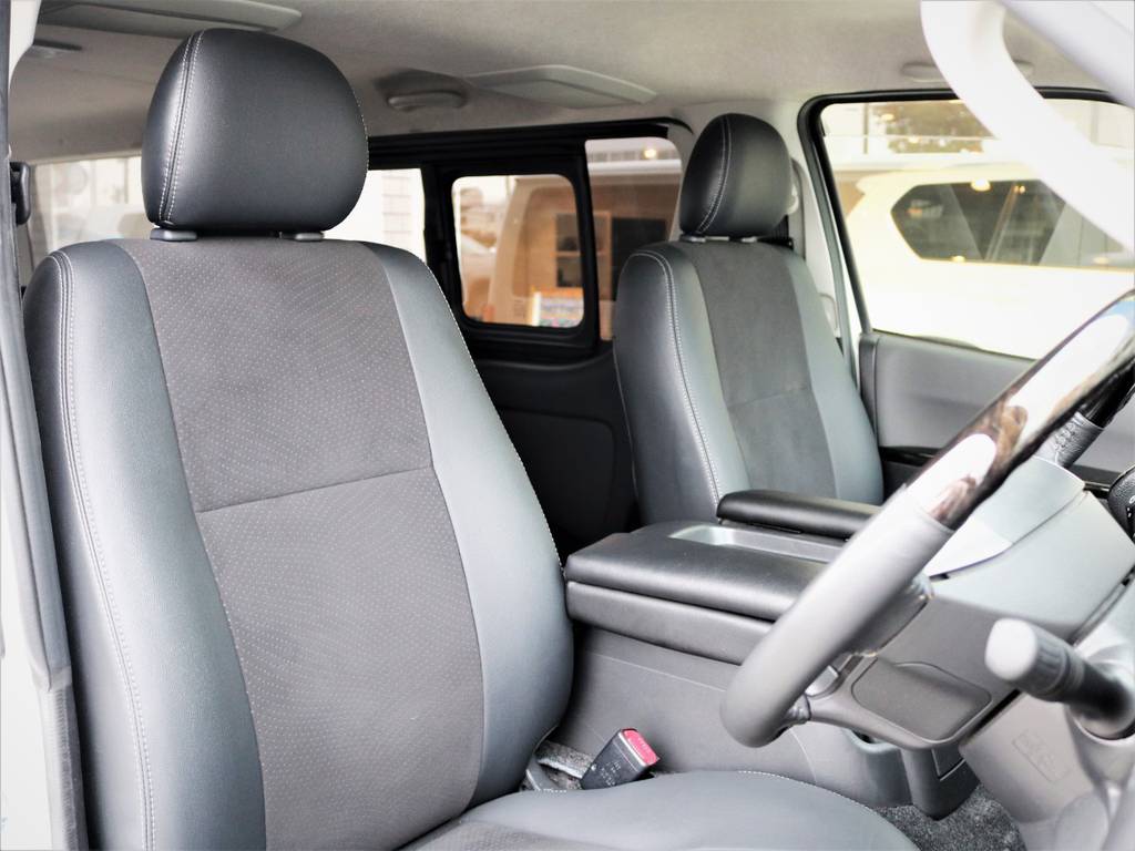 運転席シート、専用ハーフレザーシート！