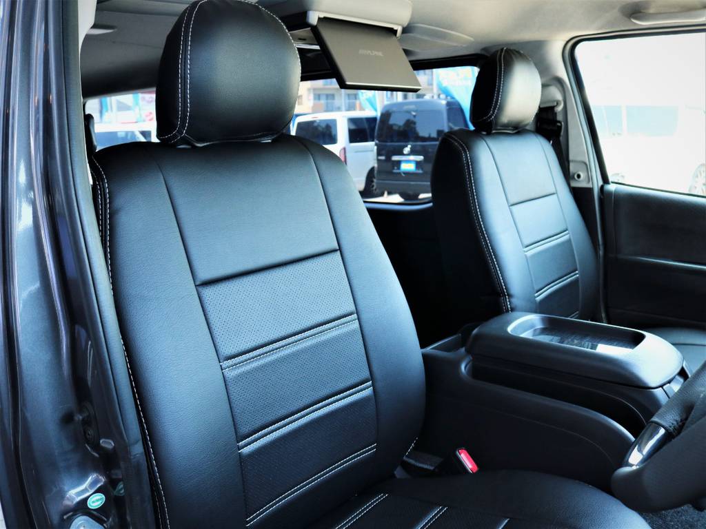 運転席シート、新品ブラックレザー調シートカバー！