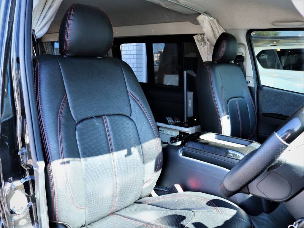 運転席シート、黒革調シートカバー！