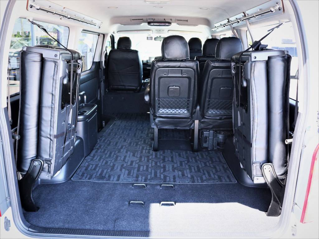 ４列目、跳ね上げ可能です！収納広々御座います！