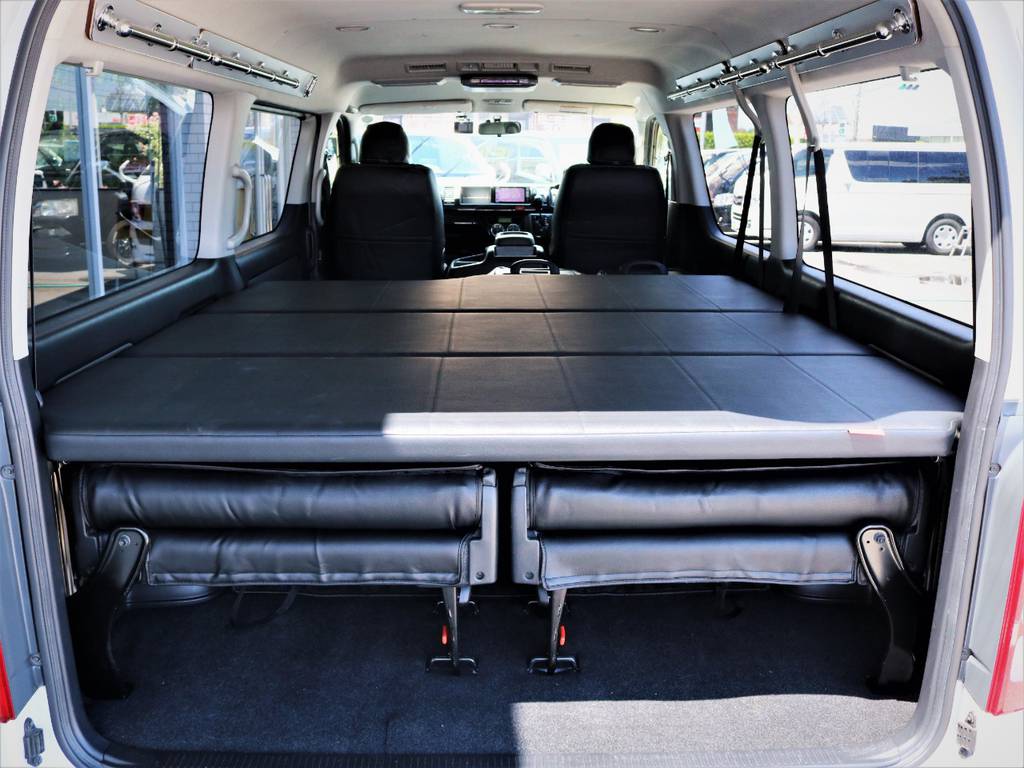 ベッドキット付き！全席を倒して広々使えます！