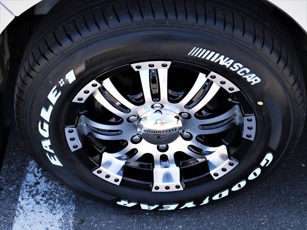 ＦＬＥＤＥＲＭＡＵＳ製クエルボ１６インチアルミホイール！　ナスカータイヤ！