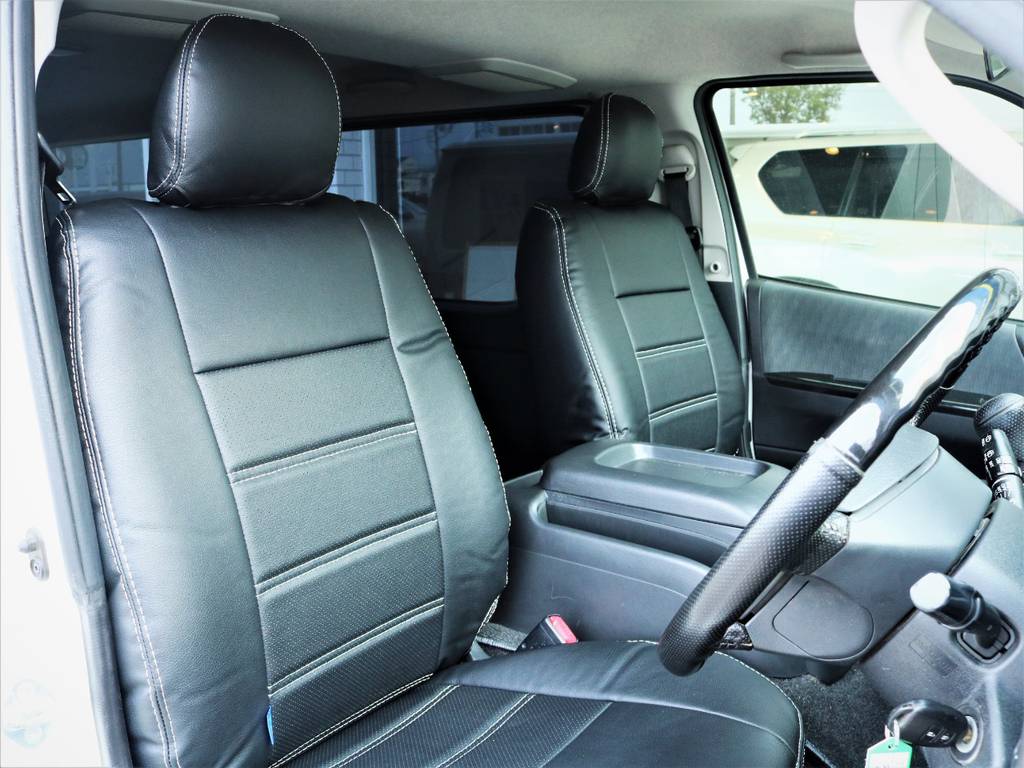 運転席シート、全席黒革調シートカバー！