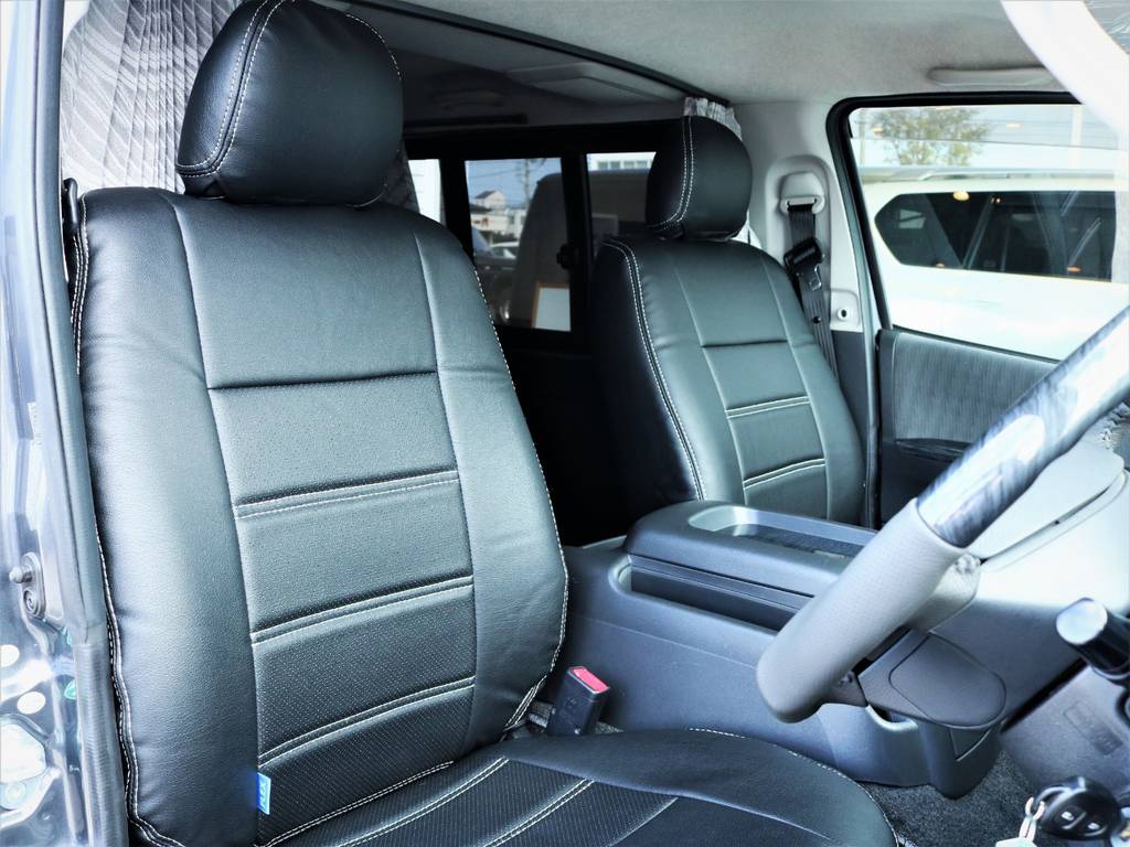 運転席シート、新品黒革調シートカバー付き！