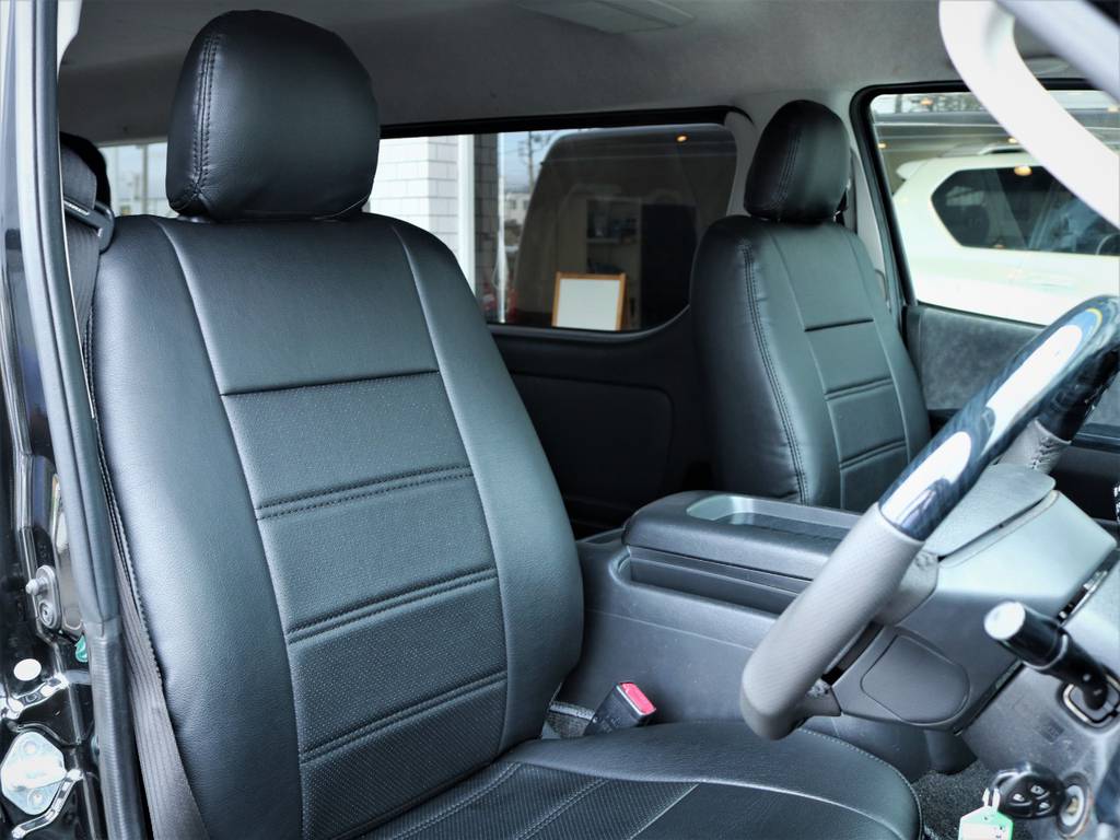 運転席シート、シートカバー付き！