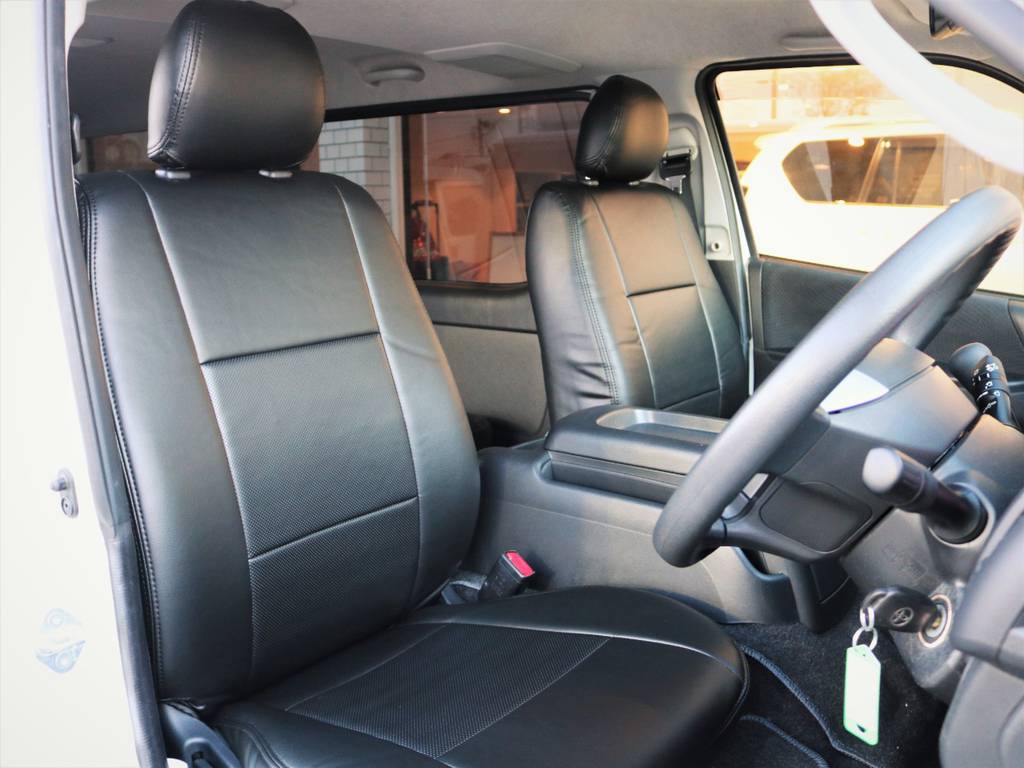 運転席シート、シートカバー付き！