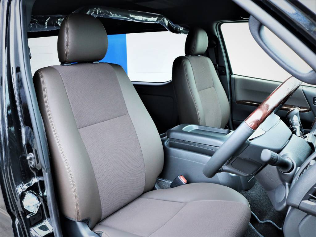 運転席シート！専用ハーフレザーシート！