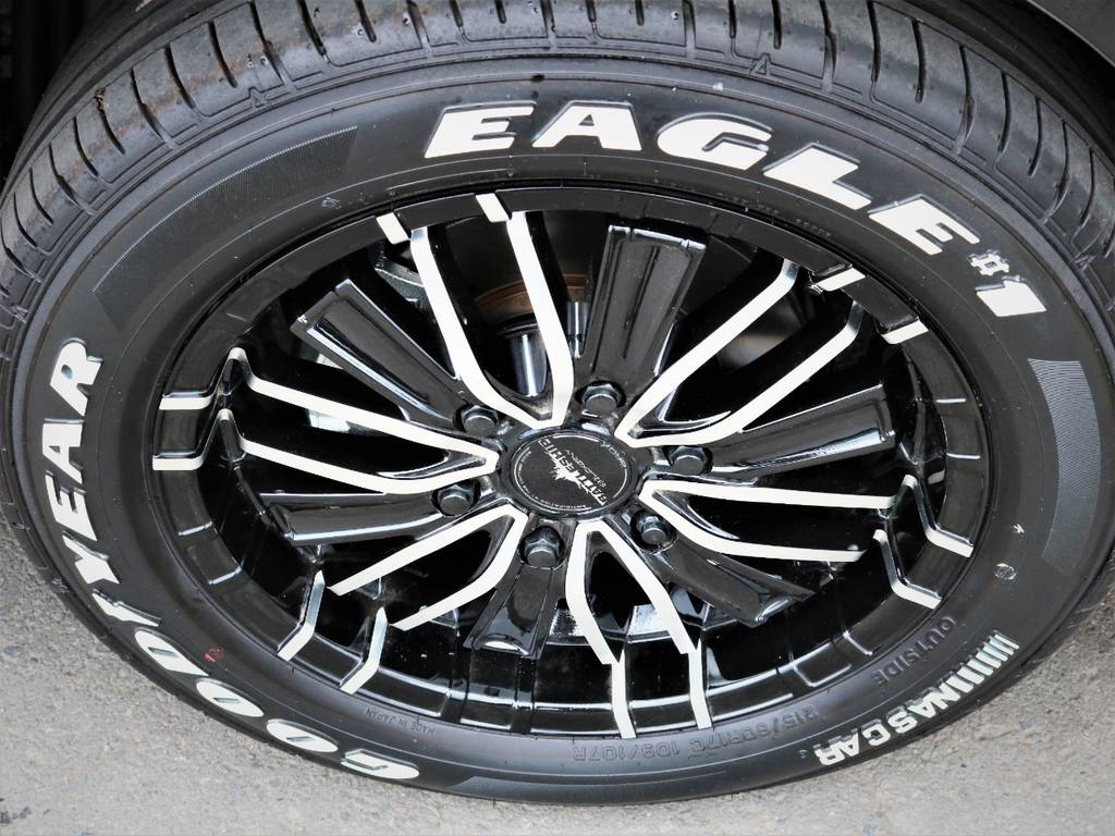 バトルシップ１７インチアルミホイール、ナスカータイヤ！