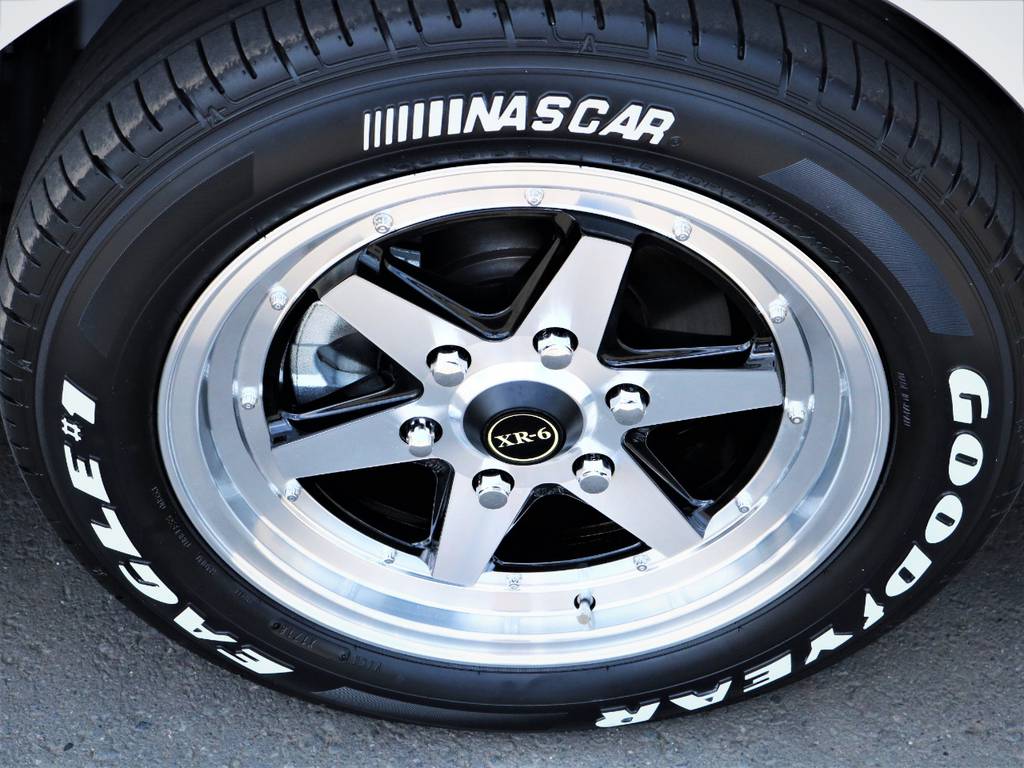 ＸＲ６、１７インチアルミホイール、ナスカータイヤ！
