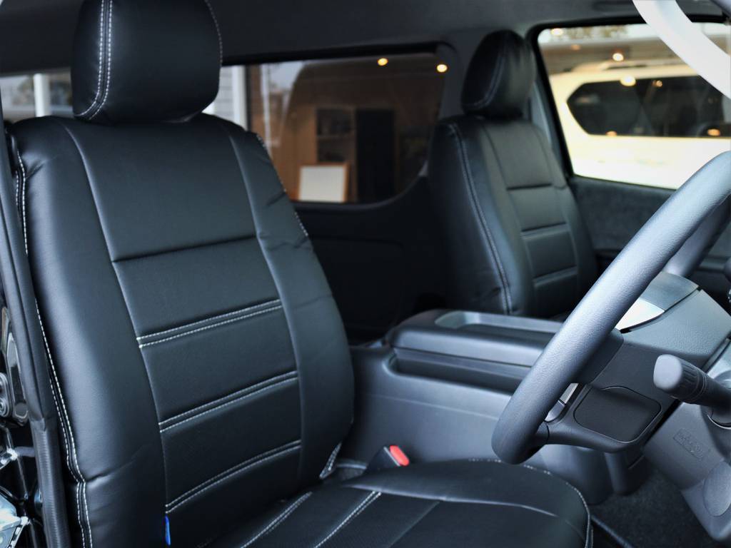 運転席シート、シートカバー付き！