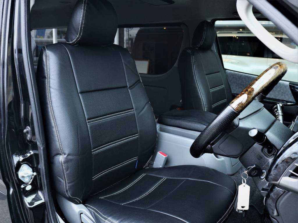 運転席シート、新品黒革調シートカバー付き！