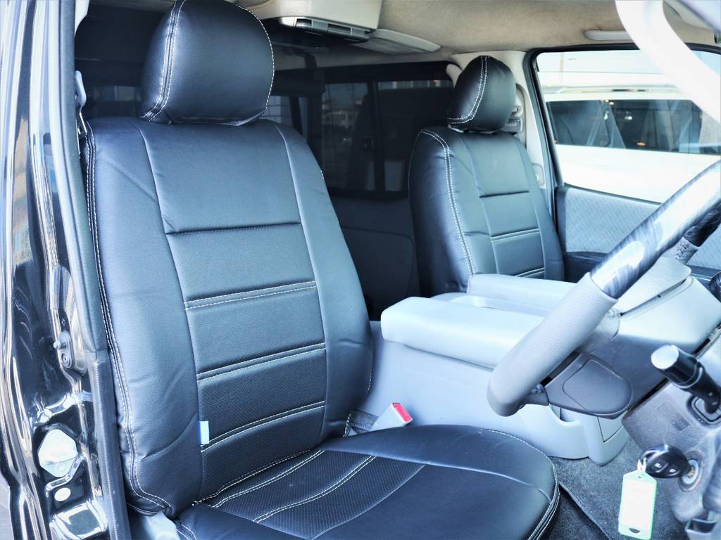 運転席シート、黒革調シートカバー付き！
