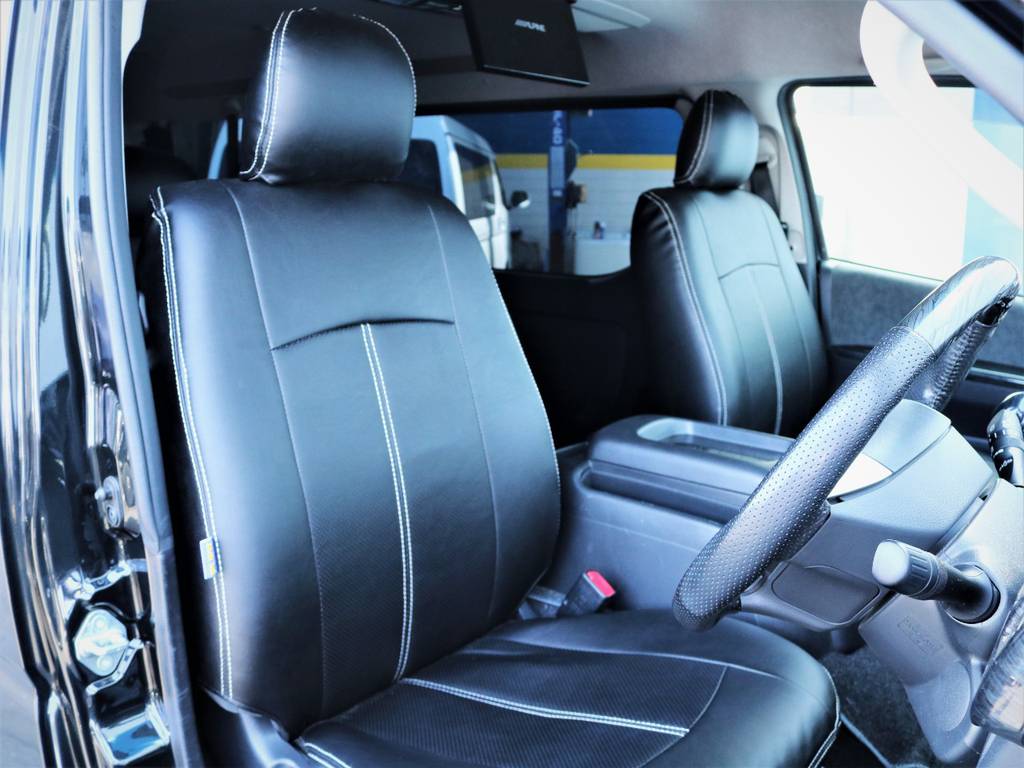 運転席シート、黒革調シートカバー付き！