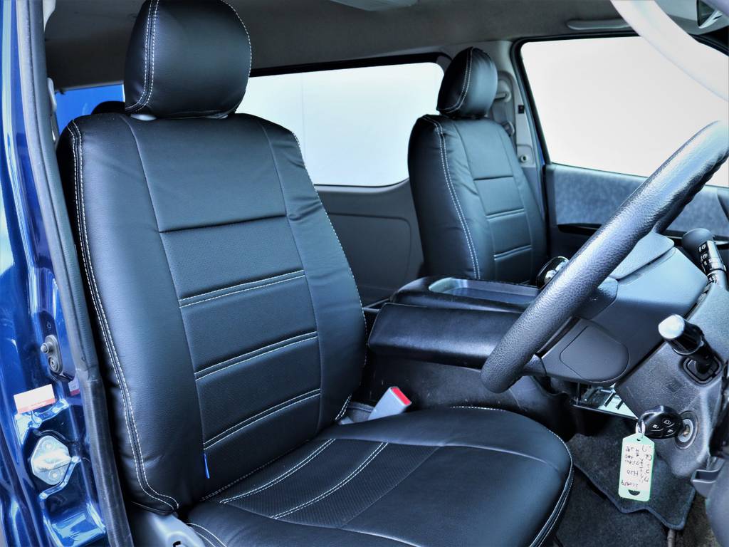 運転席シート、黒革調シートカバー付き！