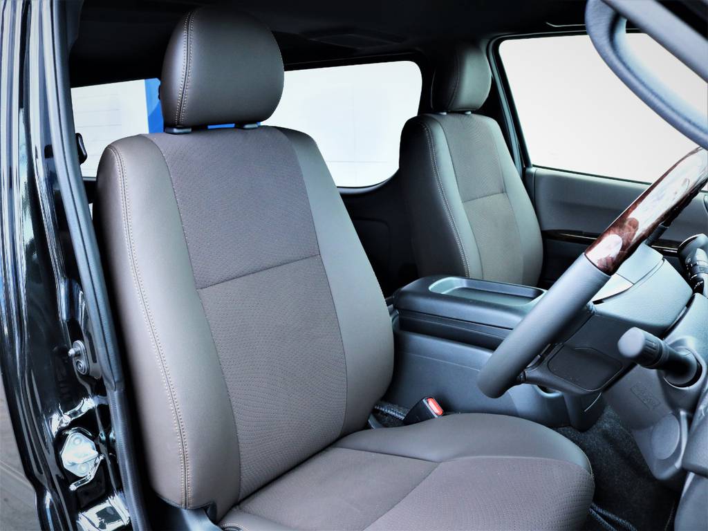 運転席シート、ハーフレザーシート！
