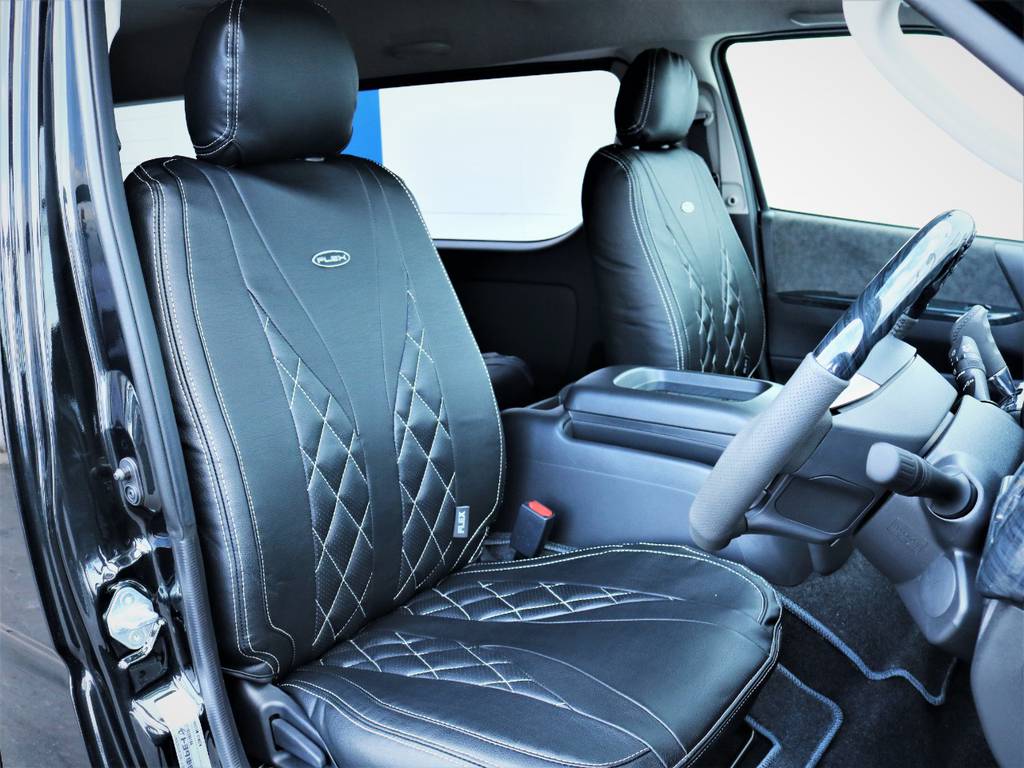 運転席シート、黒革調シートカバー！