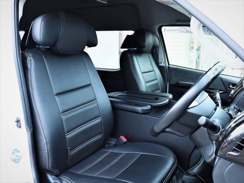 運転席シート、シートカバー付き！