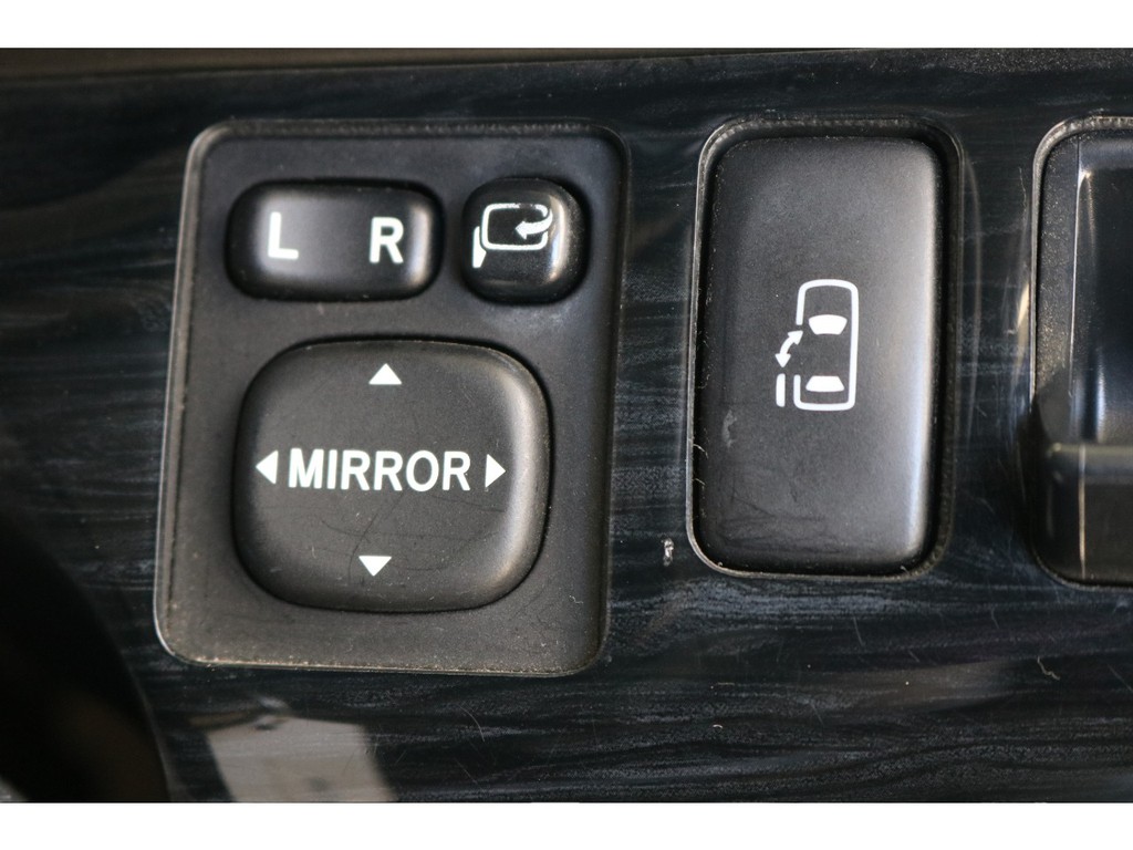 後部スライドドアは電動で運転席からも操作が出来ます！