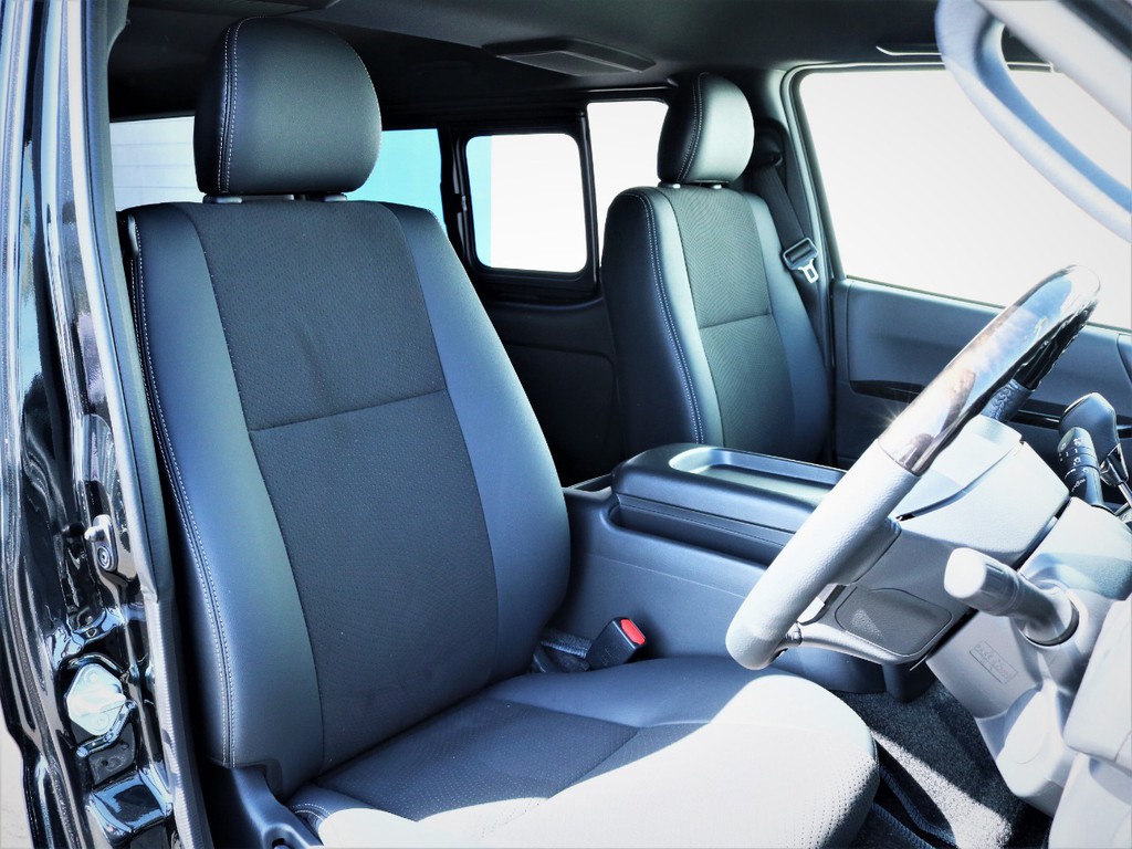 運転席シート、ハーフレザーシート！