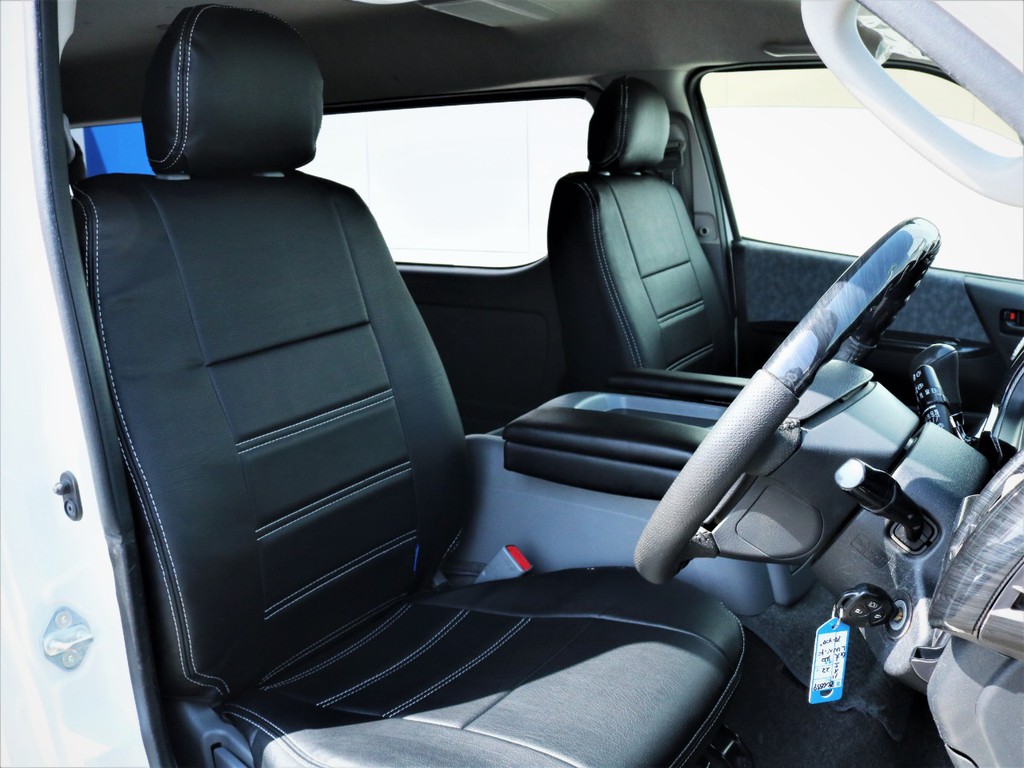 運転席シート、黒革調シートカバー付き！