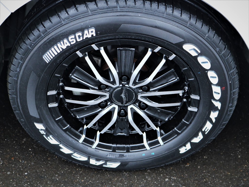 バトルシップ１６インチアルミホイール、ナスカータイヤ！