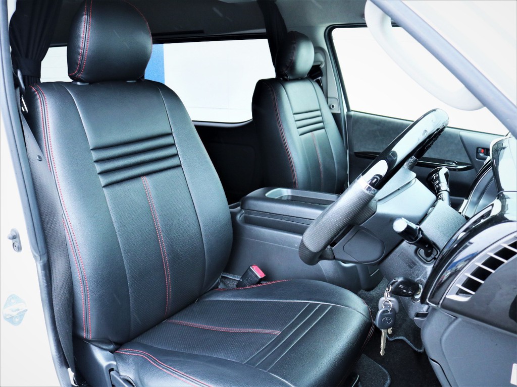 運転席シート、黒革調シートカバー付き！