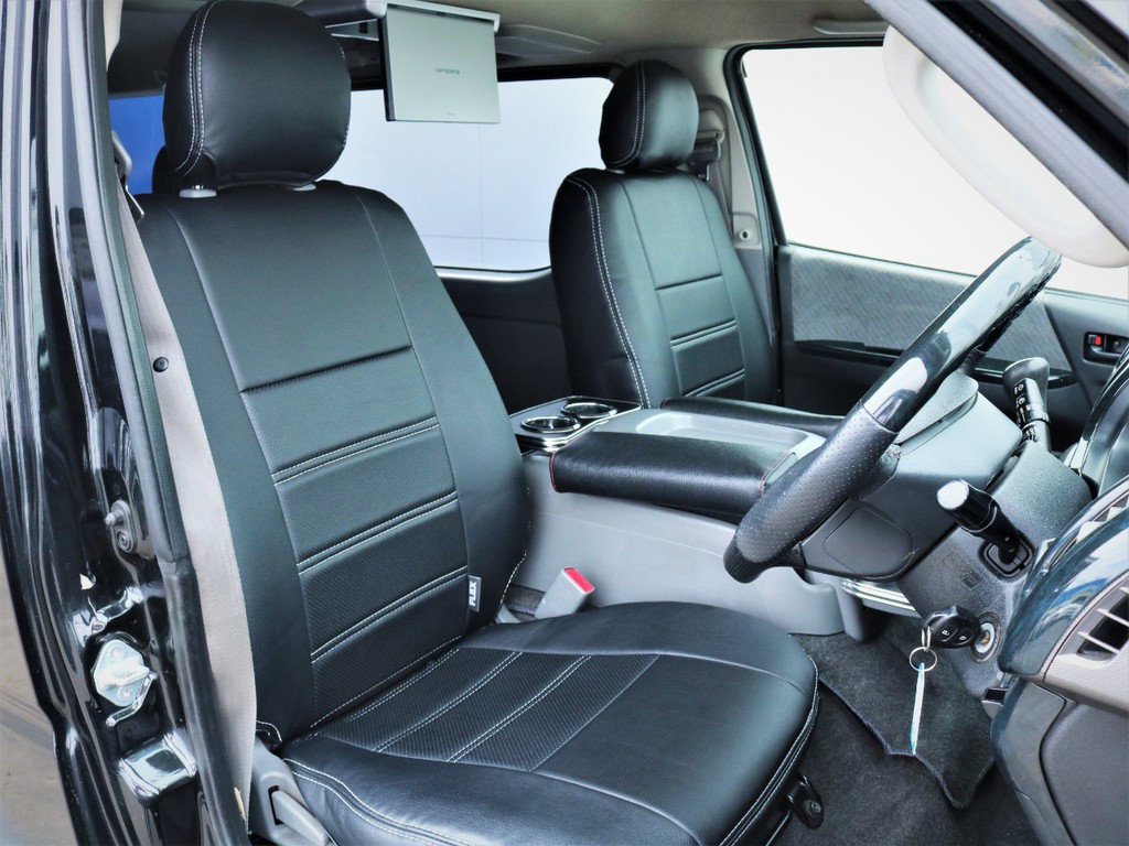 運転席シート、黒革調シートカバー付き！