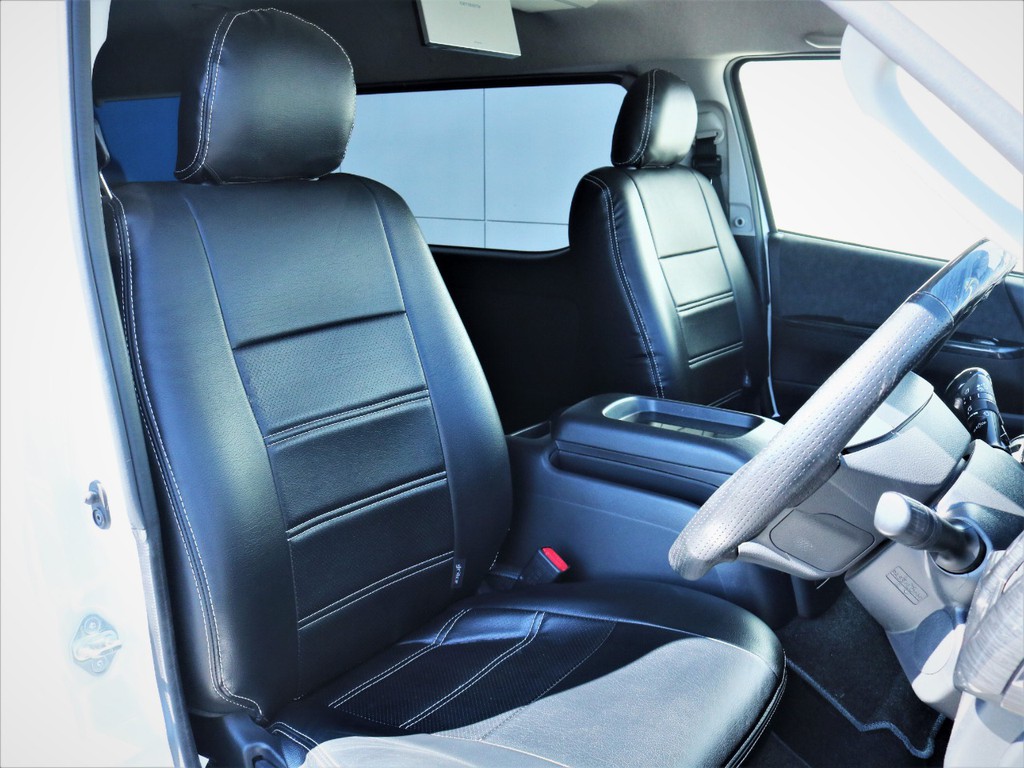 運転席シート、黒革調シートカバー！