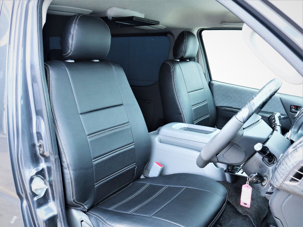 運転席シート、黒革調シートカバー！