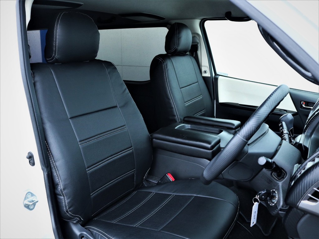 運転席シート、黒革調シートカバー付き！