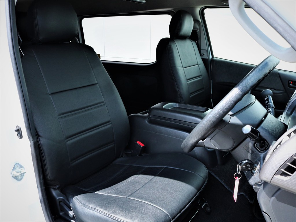 運転席シート、黒革調シートカバー！