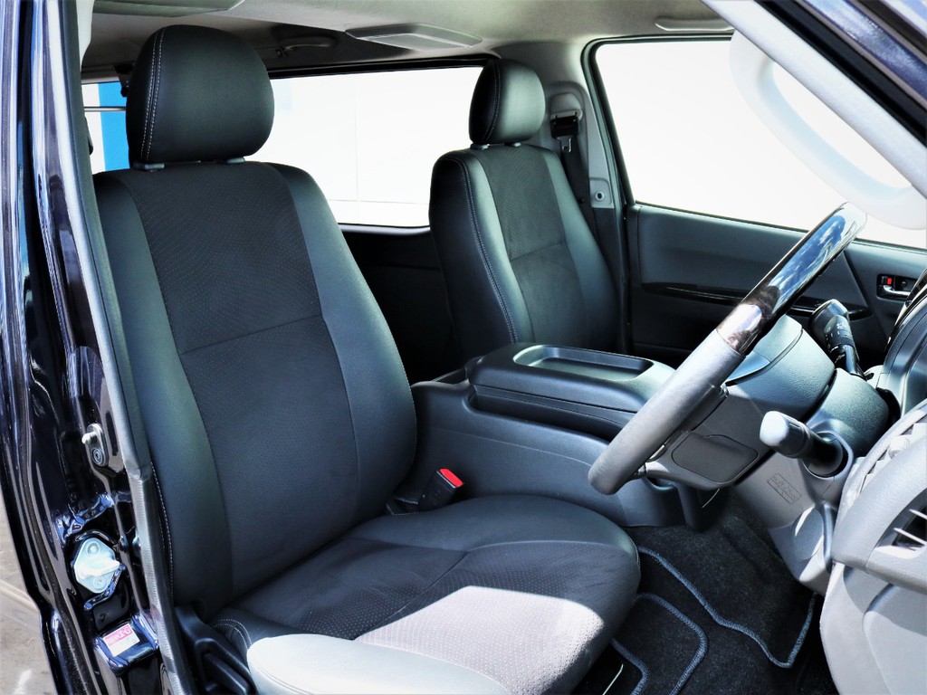 運転席シート、ハーフレザーシート！