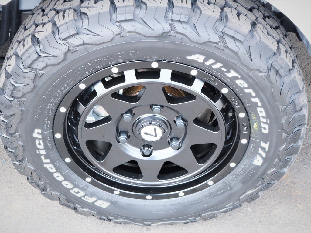 レオウィング１６インチアルミホイール、ＢＦグットリッチタイヤ！