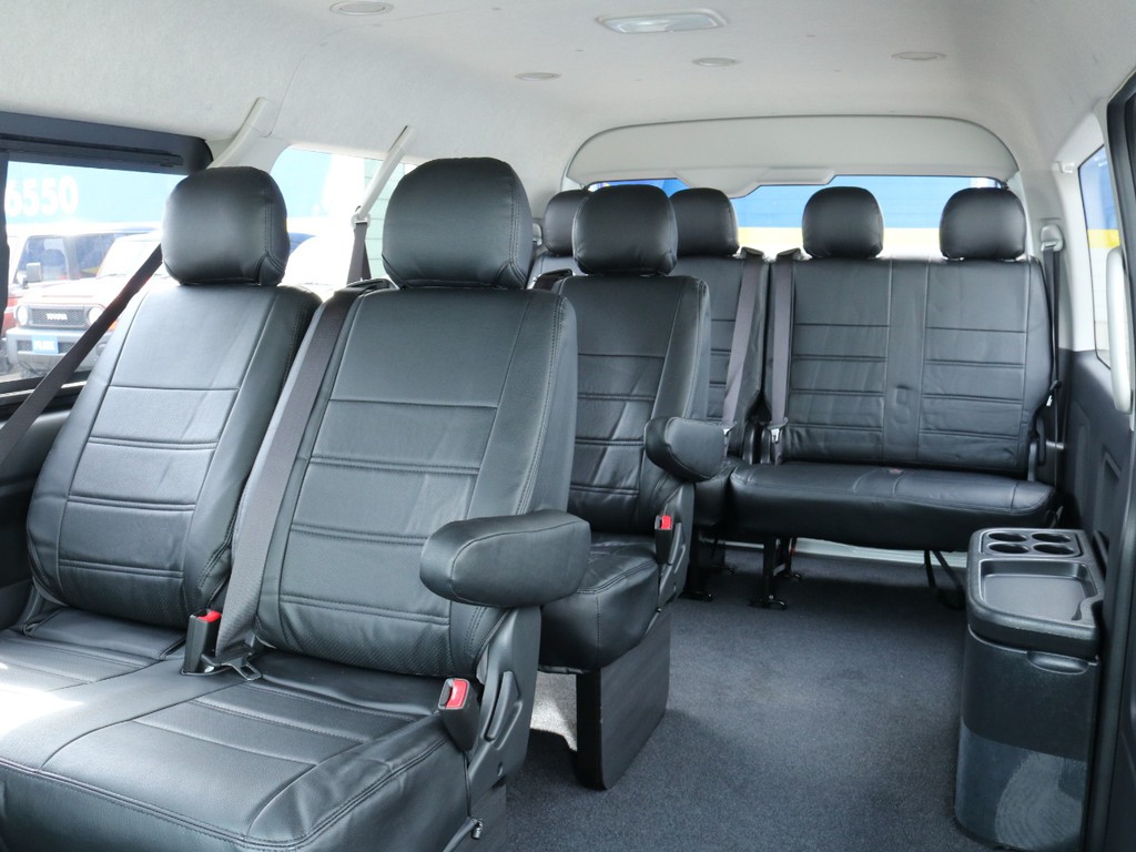 室内広々１０人乗り！