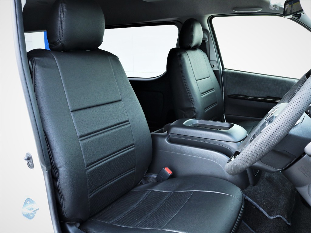 運転席シート、黒革調シートカバー付き！