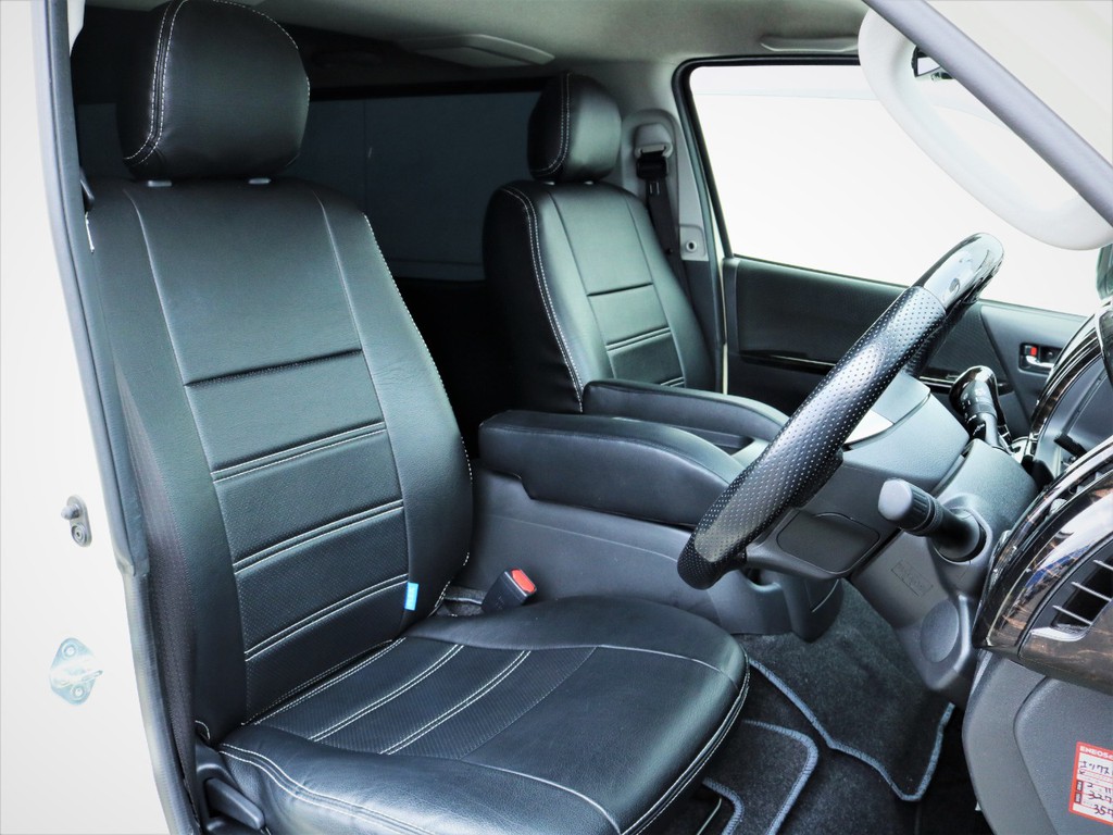 運転席シート、黒革調シートカバー！