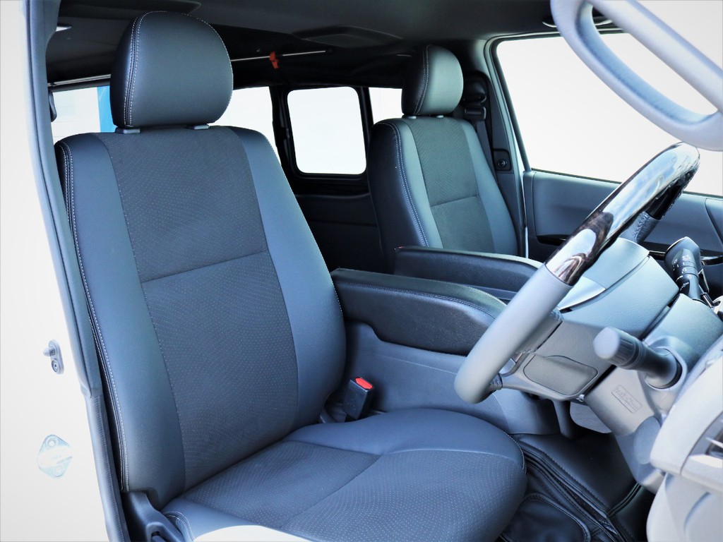 運転席シート、ハーフレザー！