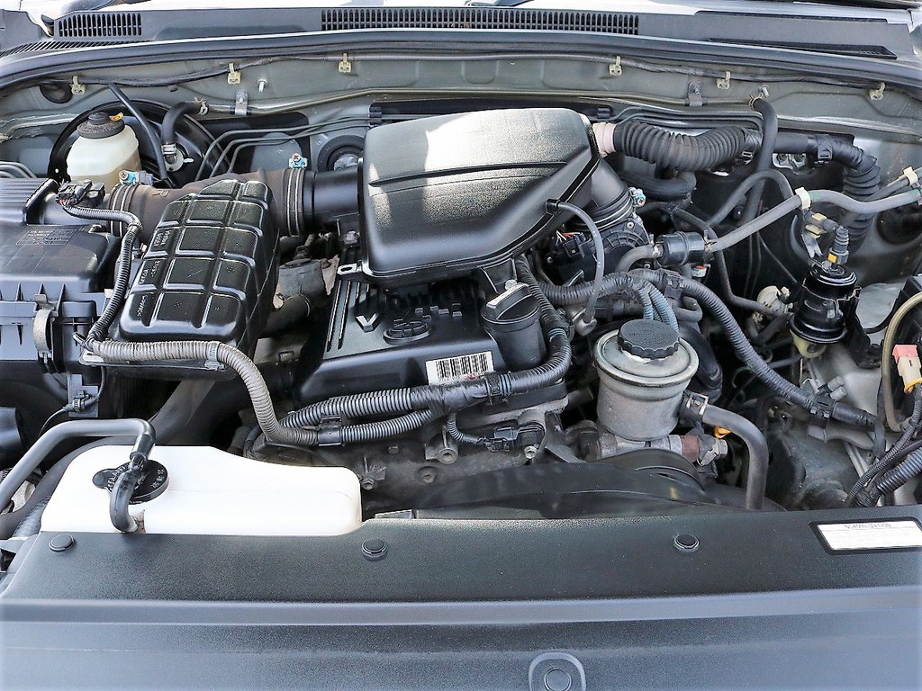 ２７００ｃｃガソリンエンジン！タイミングチェーン式で維持するにもお財布にも優しい優れものです！