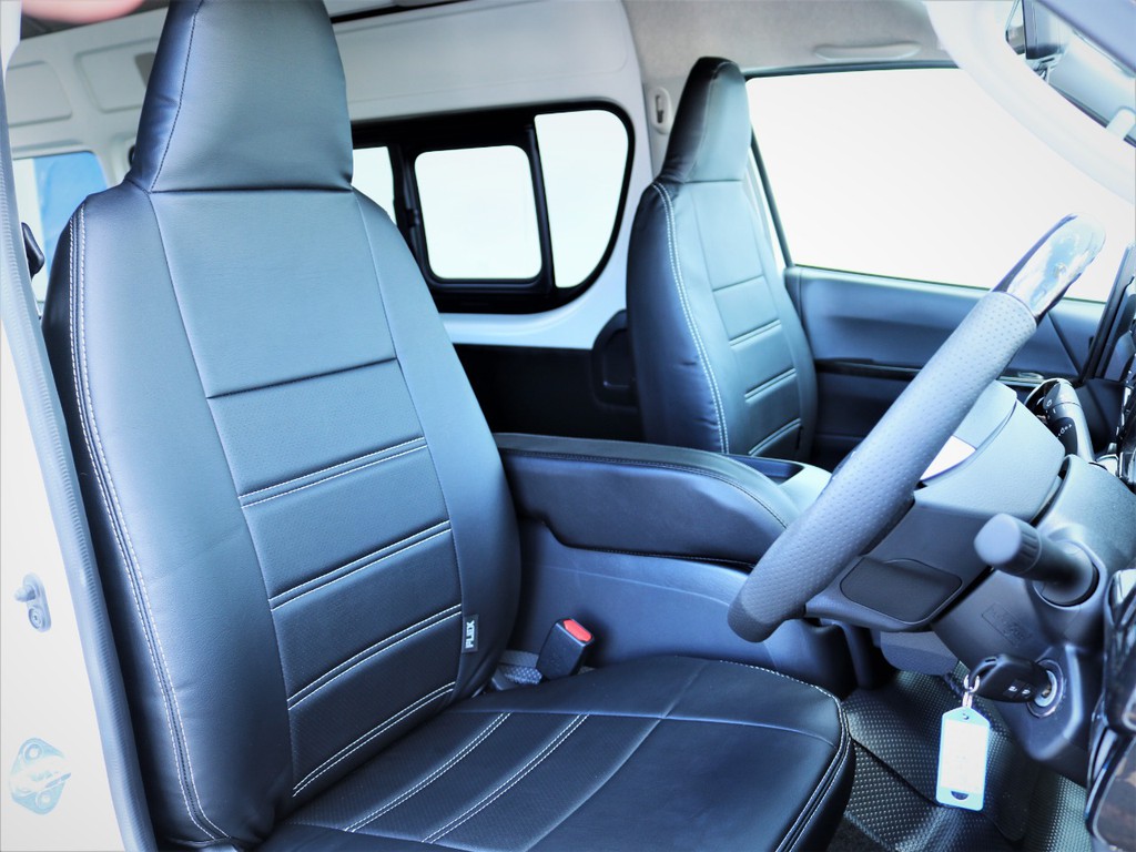 運転席シート、黒革調シートカバー付き！